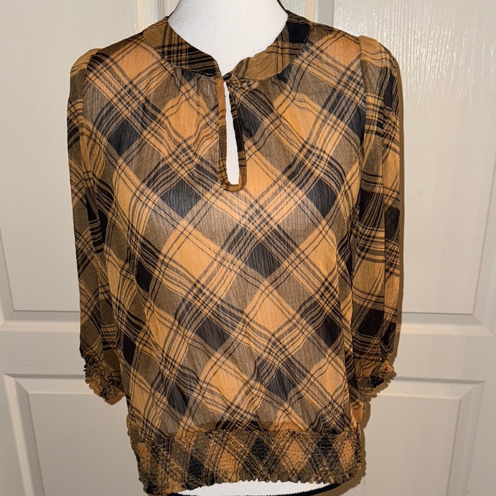 JUNIORS - Plaid Top in Black and Tan - Size Medium